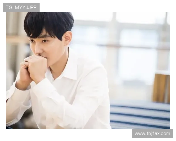 安七炫：从音乐巨匠到大银幕的深情凝视